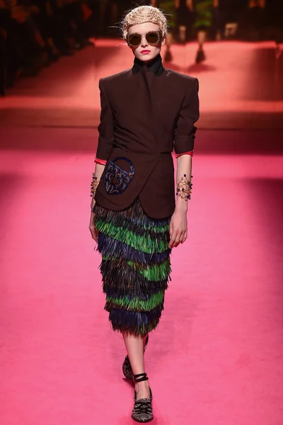 Look 12